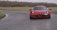 ¿Qué pasa cuando Chris Harris enfrenta el Alfa Romeo 4C al Porsche Cayman S?