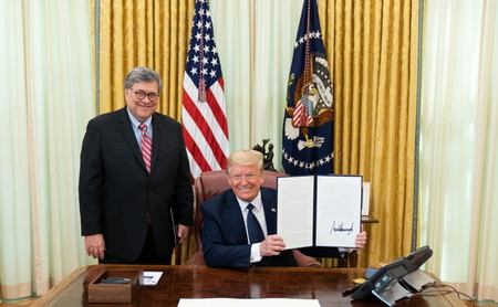 El último plan de Trump busca situar a las redes sociales ante un dilema: o dejar de 