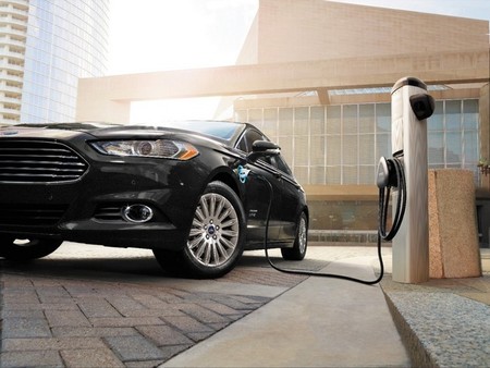 Ford instala puntos de recarga en todas sus instalaciones en Estados Unidos y Canadá