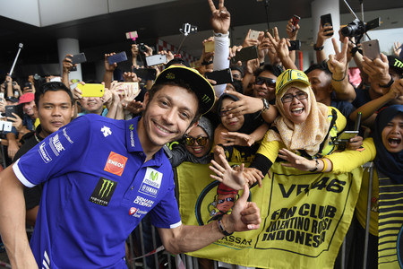 El juez archiva la denuncia de la "aficionada del selfie" contra Valentino Rossi