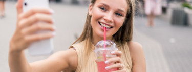 Beber agua ya no es suficiente: ahora tiene que ser "funcional", "consciente" y, por supuesto, instagrameable