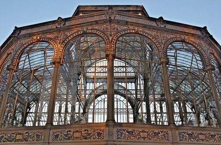 Madrid: el Palacio de Cristal convertido en una exposición de arte de Soledad Sevilla