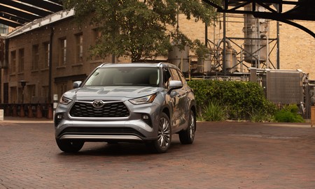 El Toyota Highlander es un SUV híbrido de hasta siete plazas que llegará a nuestro mercado en 2021