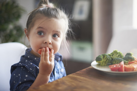 Verduras y hortalizas en la alimentación infantil: cuándo y cómo ofrecerlas