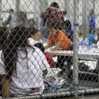 Esto es cruel e inhumano: el angustioso llanto de los niños separados de sus padres en la frontera por la política de Trump
