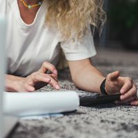 El cheque ayuda de 200 euros hay que declararlo a Hacienda