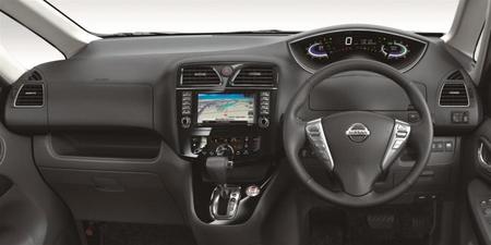 Nissan Serena S-hybrid interior