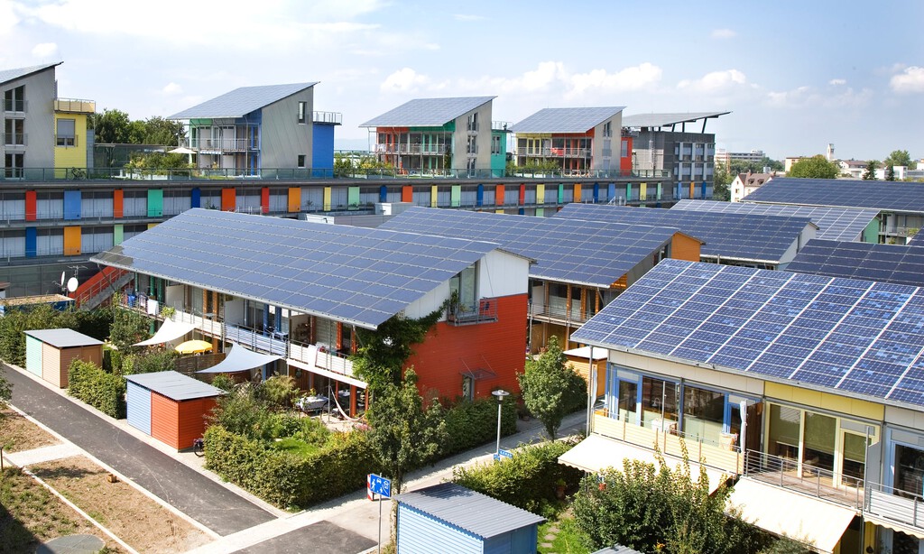 En 2004 al mundo le tomó un año instalar un gigavatio de capacidad de energía solar. En 2024 se instala uno al día