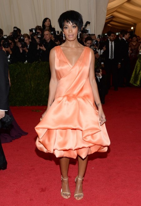 Solange Knowles, a patada limpia y guantazos varios contra Jay Z