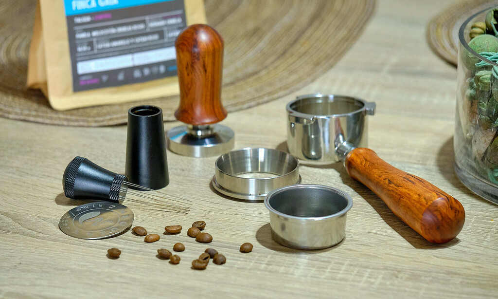 Me he gastado un dineral en accesorios pijos para mi cafetera. Al final la clave era moler bien el café 