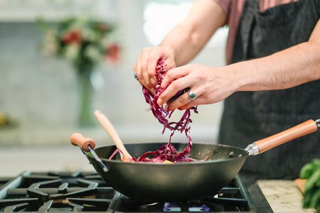 9 ofertas del día para nuestra cocina en Amazon: baterías Zwillling, sartenes Bra o vaporera Russell Hobbs rebajadas hasta medianoche