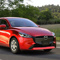 ¿Vale la pena? El auto más barato de Mazda en México cuesta 300,000 pesos: qué sí y qué no conviene de su versión más accesible 