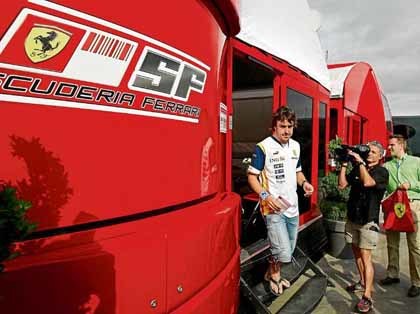 Alonso firmó con Ferrari el pasado noviembre...