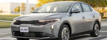 Tu próximo Kia K3 sedán no tendrá tanta potencia, pero será más barato y eficiente; la versión hatchback será la más potente