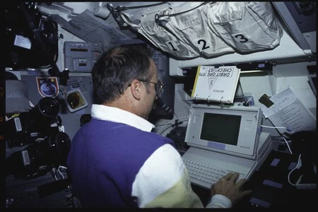 Macintosh Portable En Nave Espacial Macintosh Portable En Nave Espacial