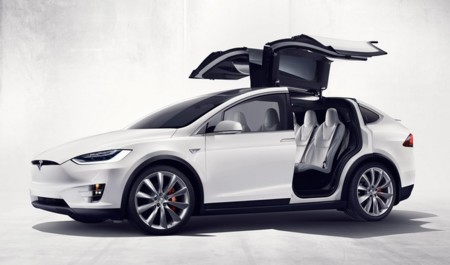 El Tesla Model X ya está aquí, y trae un filtro de partículas para no respirar la contaminación ajena