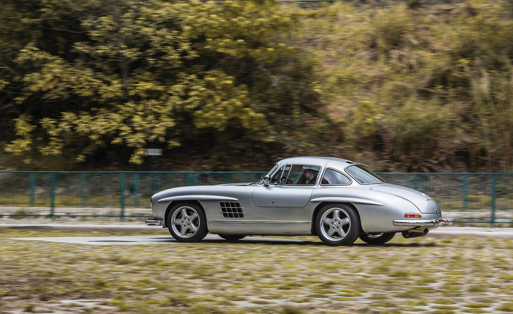 Mercedes 300 SL AMG restomod