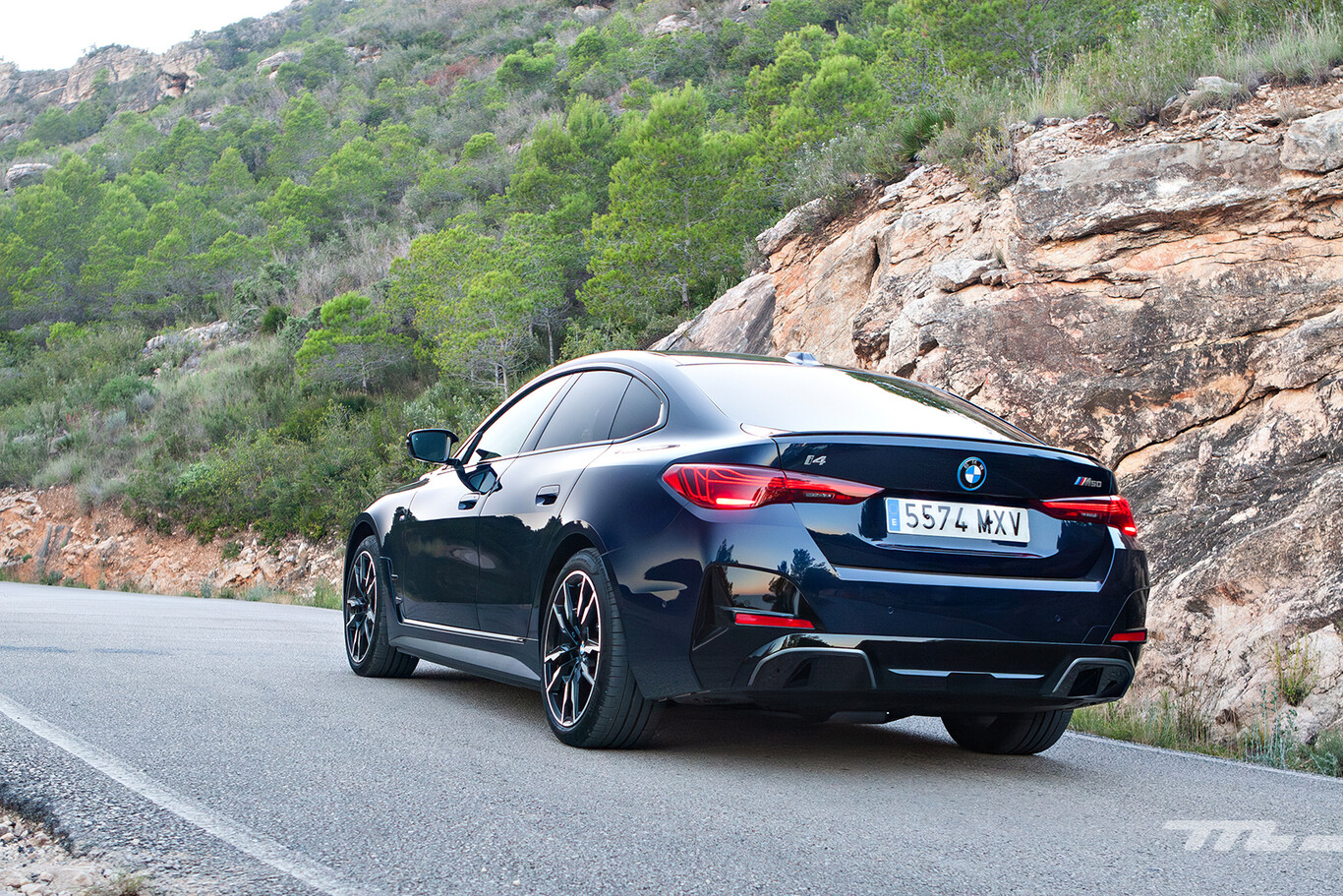 Imagen del art&iacute;culo: Probamos el BMW i4 M50, una muestra m&aacute;s de c&oacute;mo es casi imposible hacer que un coche el&eacute;ctrico sea tambi&eacute;n deportivo