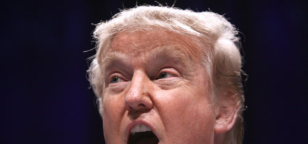 Trump sigue su cruzada contra Google, y ya no importa cuántas veces la empresa le desmienta