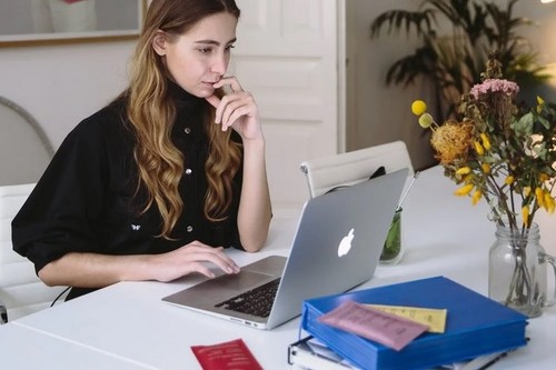 12 mesas y sillas de oficina en Amazon  para montarte tu despacho en casa por poco dinero