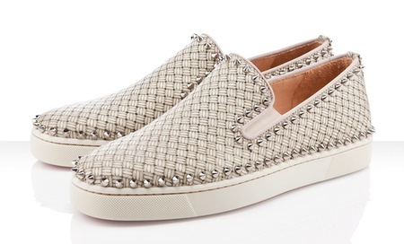 Marfil, cuero y tachuelas: sólo Louboutin podría estar detrás de todo esto