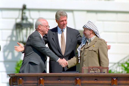 Bill Clinton Yitzhak Rabin Yasser Arafat At The White House 1993 09 13
