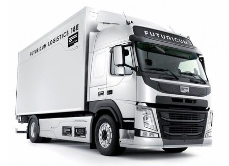 Este camión eléctrico tiene una enorme batería de 680 kWh para 760 km de autonomía, y repartirá paquetes en Suiza