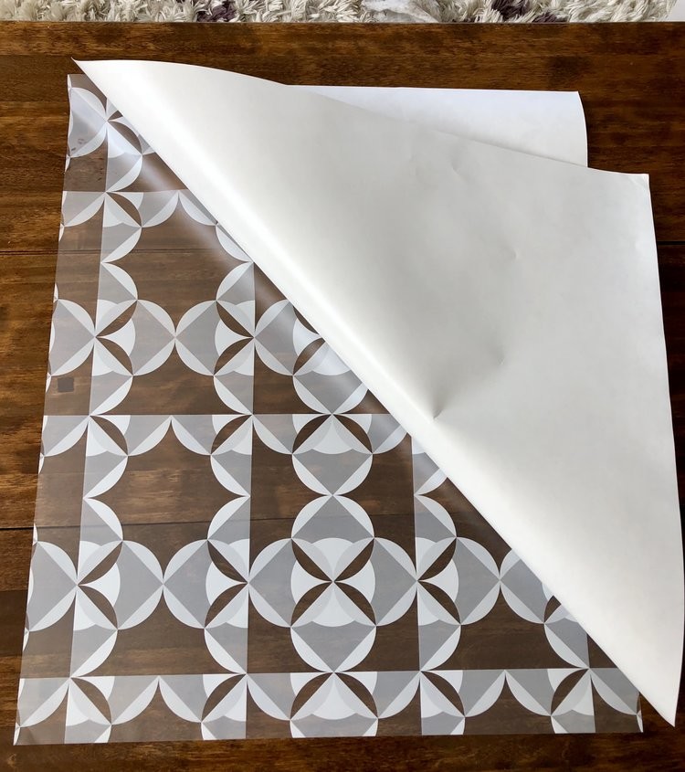 Vinilos, la solución para ganar privacidad en ventanales que parecen