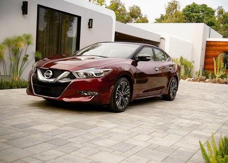El Nissan Maxima es llamado a revisión en México por posible falla en frenos ABS