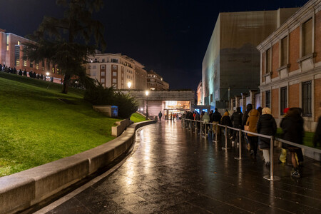 El Prado De Noche