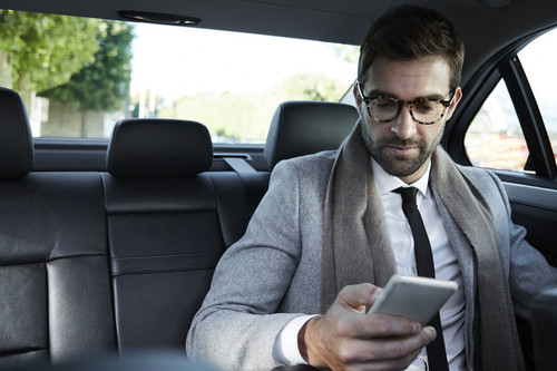 En la guerra del taxi, los derechos de los consumidores brillan por su ausencia