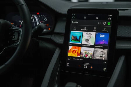 Android Automotive 12L, la nueva versión del SO de Google para los coches, aterriza con una veintena de novedades