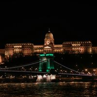 El viaje más romántico de mi vida: besos a escondidas en el Puente de las Cadenas de Budapest 