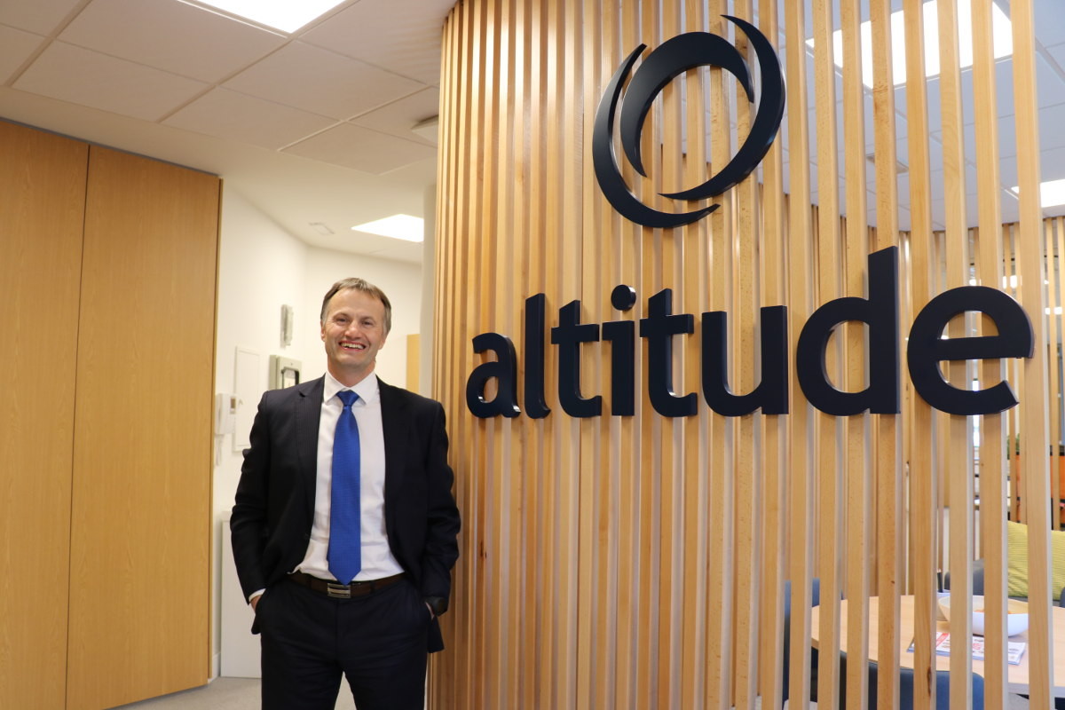 "Con servicios en la nube, cualquier empresa puede ofrecer un servicio de calidad a sus clientes": Entrevista a Julio Pérez vicepresidente de Altitude Software