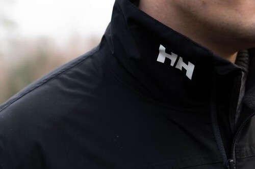 El Corte Inglés arranca una liquidación de chaquetas Helly Hansen al 50% de descuento en su outlet 