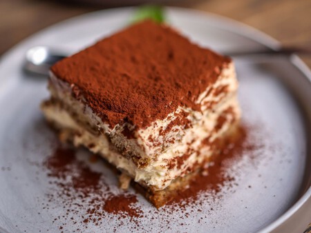 Cómo hacer un postre estilo tiramisú con café soluble y queso crema: receta fácil, económica y con pocos ingredientes
