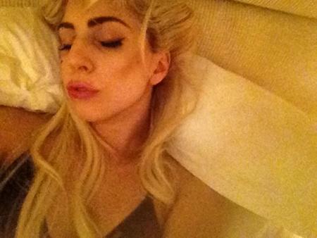 ¿La mejor manera de descubrir los secretos de ARTPOP? Métete en la cama con Lady Gaga