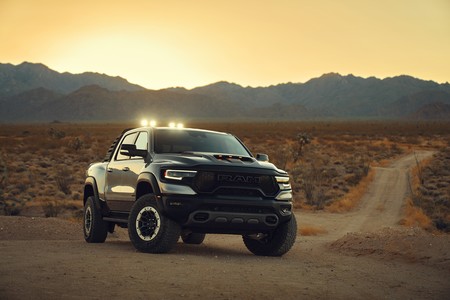 La RAM 1500 TRX ya tiene precio, y por 71.690 dólares es más cara que un Chevrolet Corvette C8
