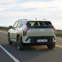 Tesla empieza el año con mala pata en España: se han vendido más coches eléctricos, pero no de la marca de Elon Musk