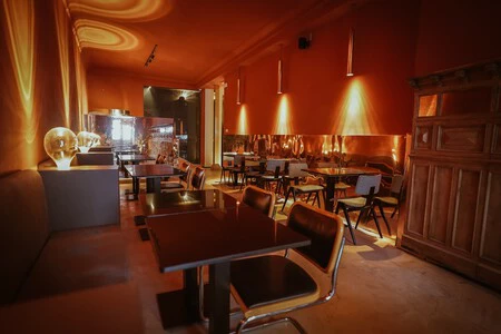 Este café tiene 120 años, y tras reabrir sus puertas, se ha convertido en el nuevo sitio de moda de Madrid