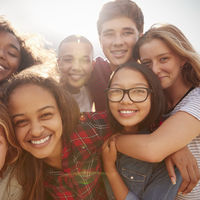 El 53% de los padres se siente incómodo hablando de sexo con sus hijos: por qué es importante abordar este tema con naturalidad