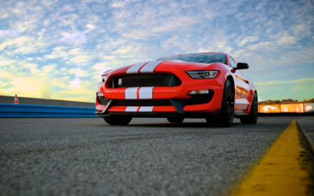 Si compras un Shelby Mustang GT350, Ford te regala un curso de conducción en circuito