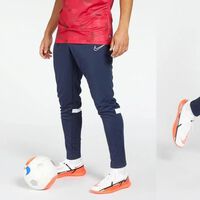 El chollazo del día en ropa deportiva está en Amazon con estos pantalones Nike Academy 21 a precio de chollo en un montón de tallas