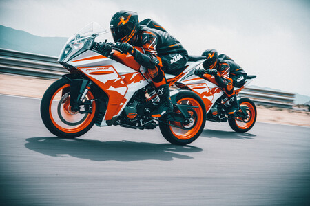 ¡La nueva KTM RC 125 ya está aquí! Una deportiva radical apta para el carnet de coche que mejora en parte ciclo y tecnología