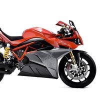 Sylvain Guintoli ya ha probado la Energica Ego de MotoE y le ha sorprendido con 270 km/h de punta