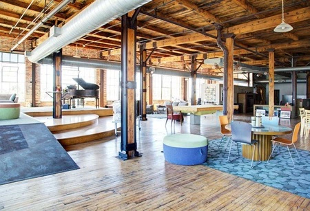 Industrial y acogedor, un ático de Detroit