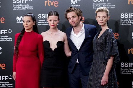 Robert Pattinson estrena High Life en San Sebastián vestido de Dior Homme