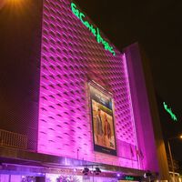 El Corte Inglés rebaja las zapatillas Skechers que las mujeres +50 ya están agotando y no solo por el precio 