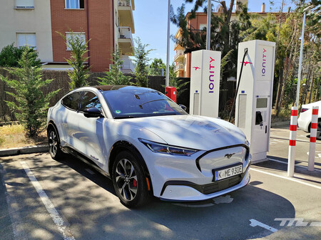 Ford Mustang Mach-E carga Ionity