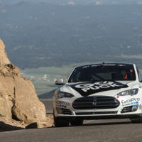 ¿Sorpresa? El Tesla Model S ya es el eléctrico más rápido de Pikes Peak